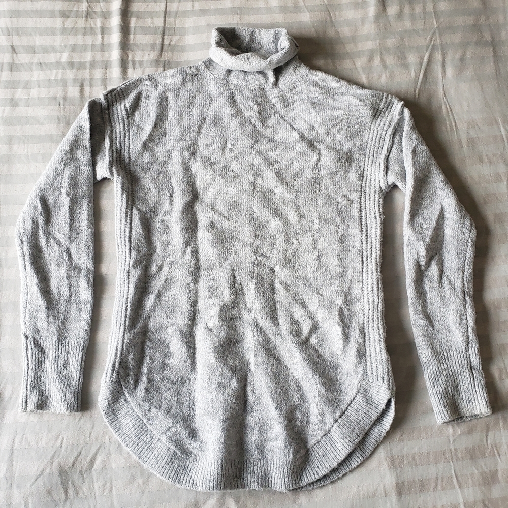 Gap Turtleneck Circle Hem Sweater